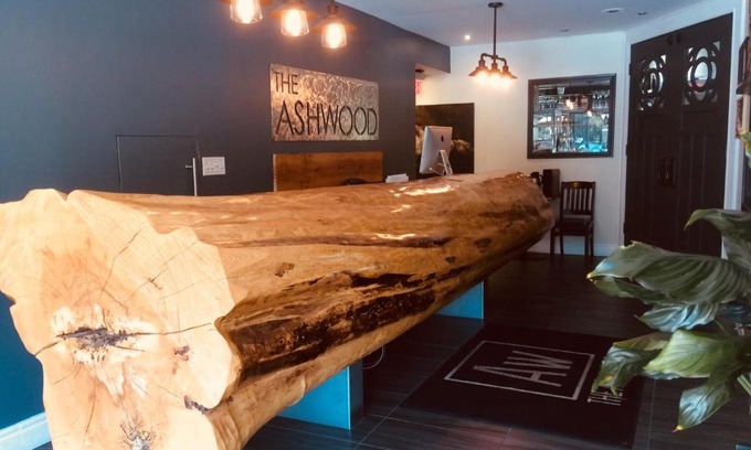 Bayfield Hotel | THE ASHWOOD INN