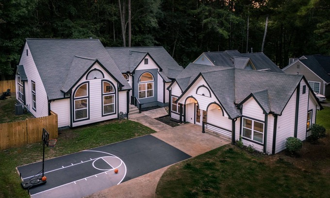Southwestern Casa | The ATL Abode: Pool, MiniGolf, Fire Pit, Game Room