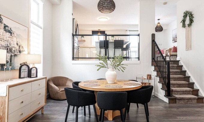 Kitchener Casa | The Atrium: A Home in Full Bloom