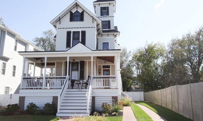 Village Green Casa | The Avalon House at 1306 Texas Ave