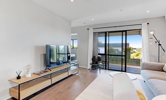 Hillcrest Casa | The Base Guest Suite with Wi-Fi and Deck