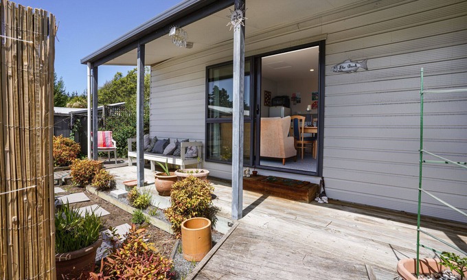 Waikuku Beach Casa | The Bach at Old Broadway - Waikuku Beach Retreat