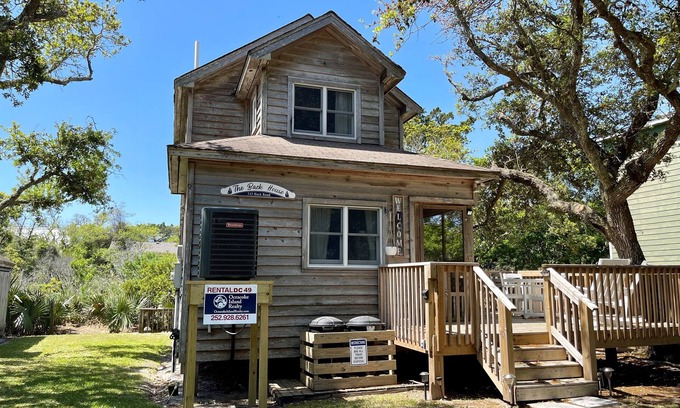 Ocracoke Casa | The Back House: Quaint two bedroom Ocracoke Island cottage