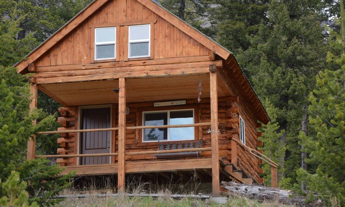 Cooke City-Silver Gate Cabina | The Back of Beyond