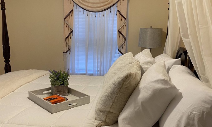 Dothan Casa | The Baker Chateau. Dothan Alabama near the Medical Center