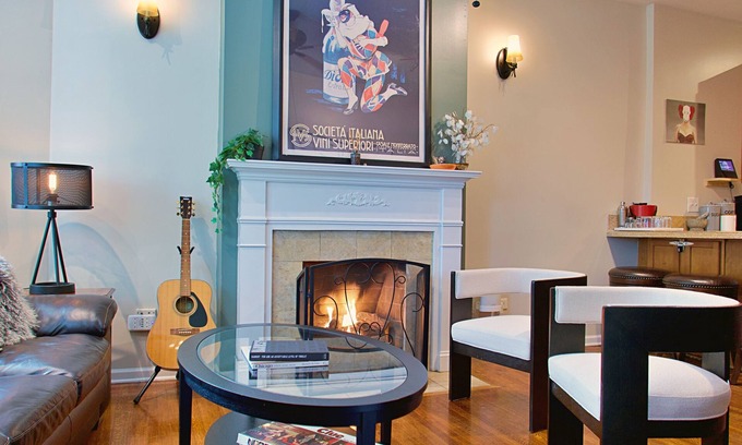Near West Side Casa | The Banksy-King Bed-Firepit-Rooftop-United Center