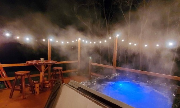 Del Rio Cabina | The Banty Rooster - A Couples Getaway in the Mountains of East Tennessee