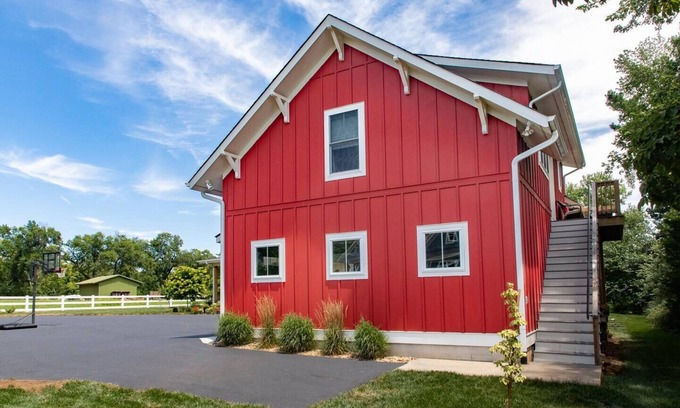 Batesville Apartamento | Carriage House-Apartamento-Baño con ducha-Moderno-Vista a la Montana