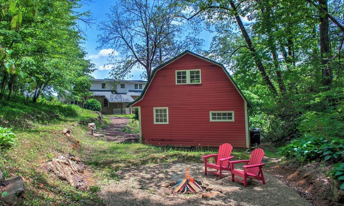 Marion Casa | The Barn at Maple Hill | Cozy Mountain Retreat