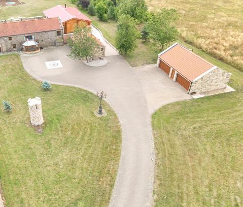Crook Casa | The Barn, Luxury Country Home Sleeps 6 Hot Tub Near Durham City & Bishop Auckland
