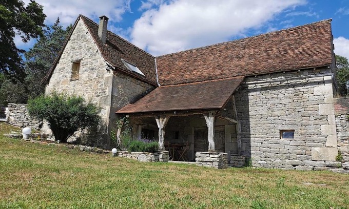 Carayac Casa | THE BARN, MAISON, PISCINE PRIVATIVE, CALME, WIFI