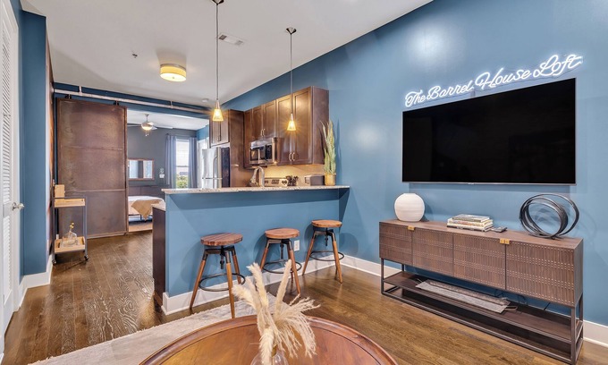 West End Condominio | The Barrelhouse Loft in West End, Near Vandy and Centennial Park, Minutes to Broadway