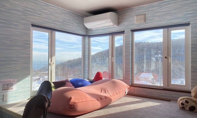 Hariusu Casa | THE BASE