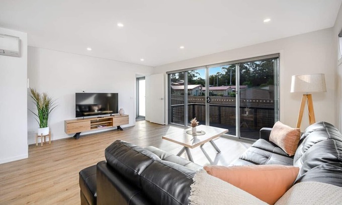Blackmans Bay Casa | "The Bay Townhouse"-3 Bed, 2.5 Bath-500m to Beach.