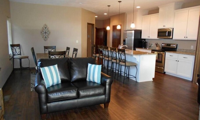 Spirit Lake Casa | Hermosa nueva cabaña de 4 habitaciones y 3 baños en Bridges Bay - ¡Incluye pases para el parque acuático!