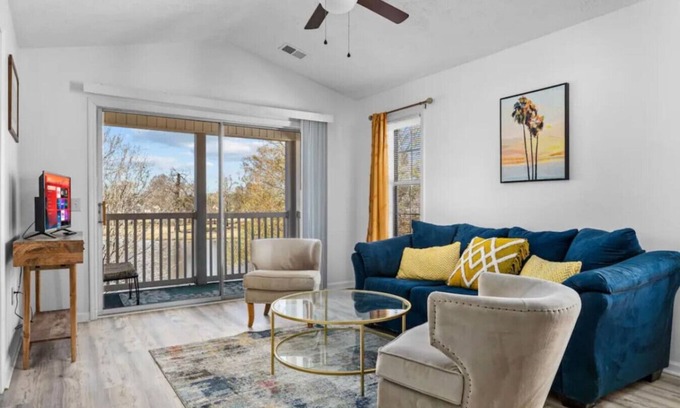 Carolina Forest Apartamento | The Beach Hive overlooking River Oaks Golf Course