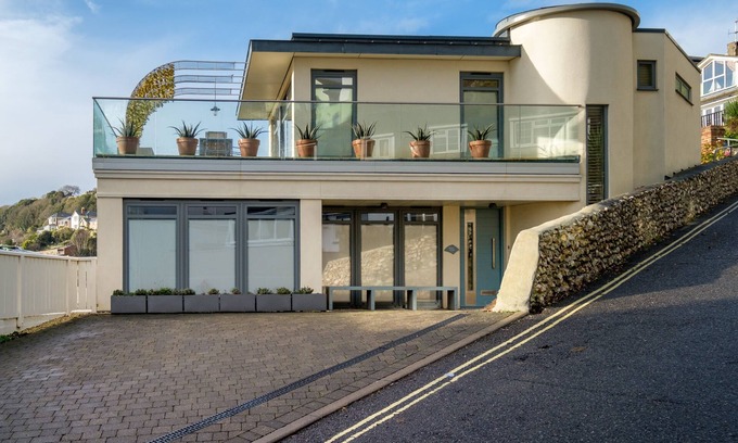 Ventnor Cabaña | The Beach House - a house that sleeps 6 guests in 3 bedrooms