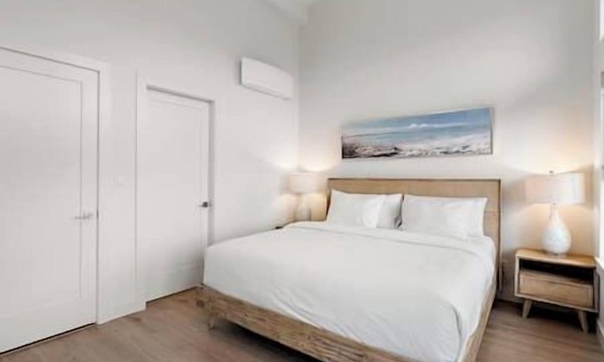 Black Creek Casa | The Beach House at Saratoga: Modern Beach Oasis