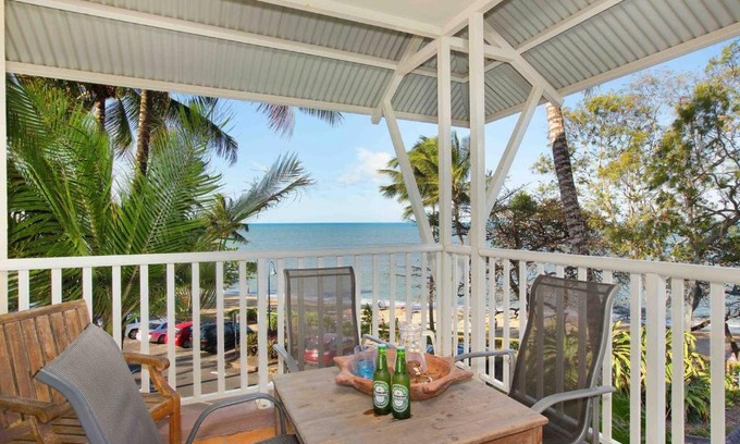 Trinity Beach Apartamento | The Beach Shack 3BR Waterfront Resort, Own WIFI
