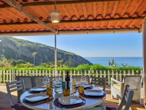 Colares Casa | The Beachfront Casa da Rampa
