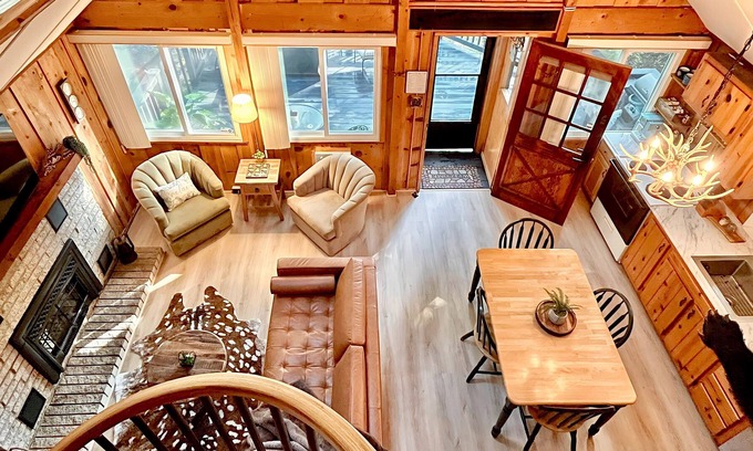 Pocono Summit Cabina | The Bear Cabin - Authentic Mountain Escape
