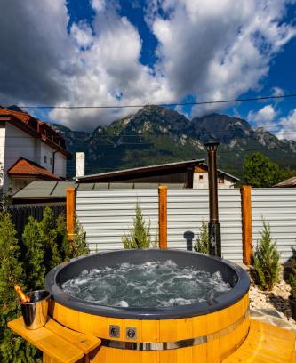 Busteni Chalet De Esquí | The Bear Chalet with Private Hot Tub