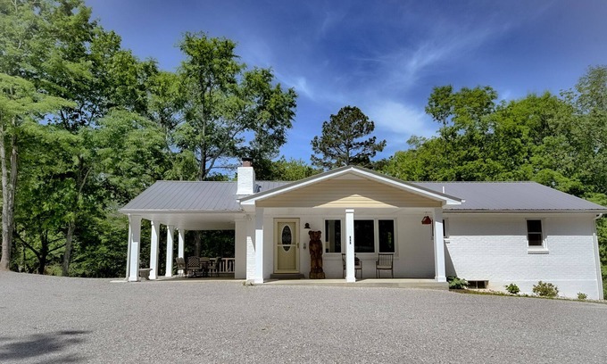 Celina Casa | The Bear Necessities near Dale Hollow Lake