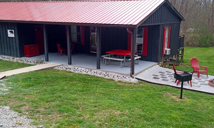 Winona Casa | The Bear Shack- Brimstone Trail #6 Access - 10 Person Cabin. Trailer Parking!!