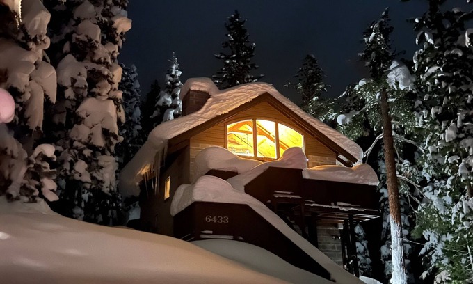 Tahoe Vista Casa | The “Bear’s Den”—a family favorite cabin!