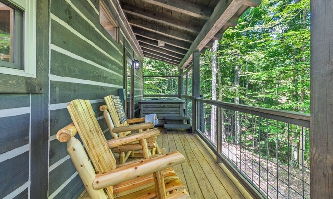 Sevierville Casa | The Bears Den | Cabin w/Hot Tub + Lake Access