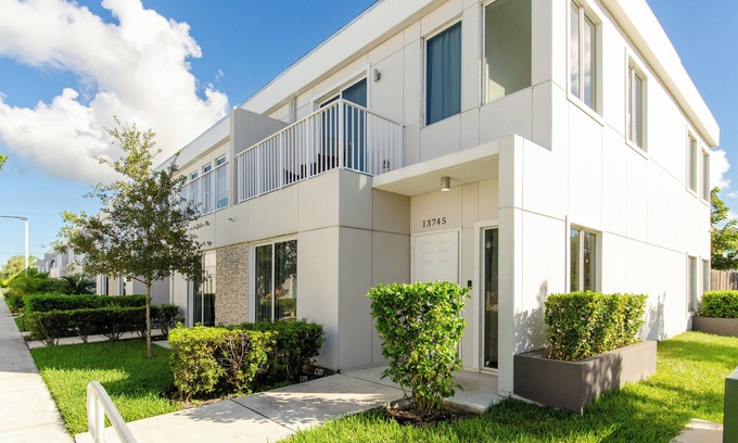 Homestead Condominio | The Beautiful Maison La Bicyclette by Zoo Mia Keys