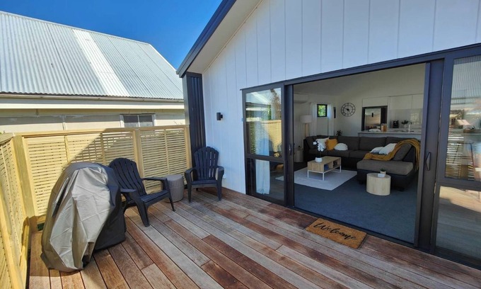 Woolston Casa | The Beautiful Trio – 3 Homes for One Group