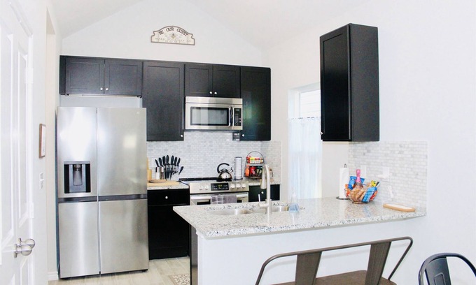 Montgomery Casa | The Beaver Den welcomes 30 day stays remote workers King bed Lake Conroe