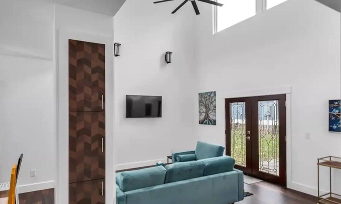 Hope Gardens Casa | The Belle on Eleventh Ave 30 days+