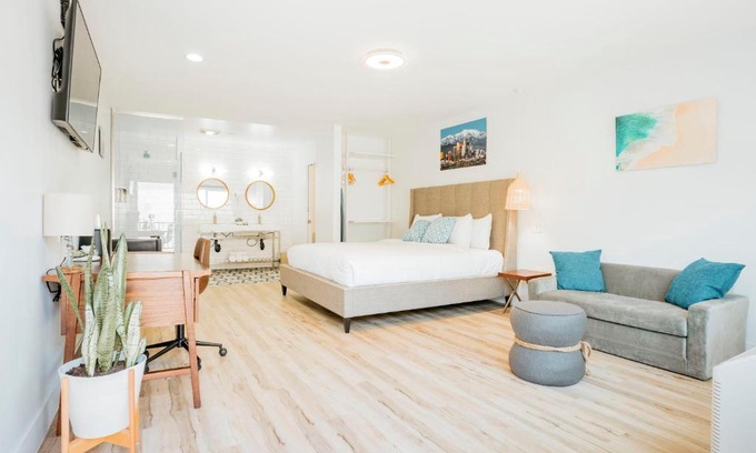 Belmont Shore Hotel | The Belmont Shore Inn