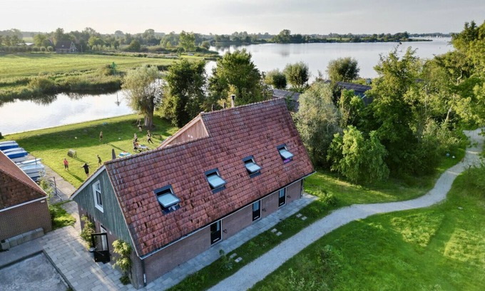 Grou Casa | The Berch Group House on Open Water