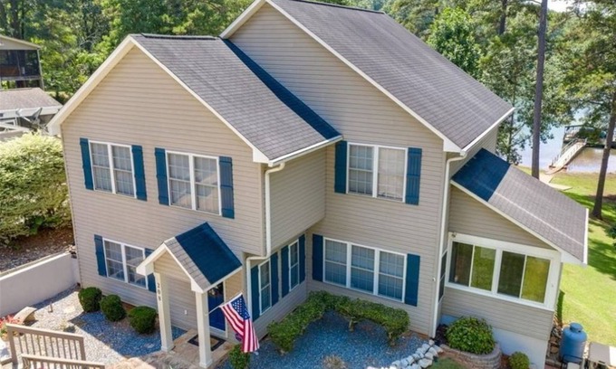 Townville Casa | The Best Times at Lake Hartwell - Large Lake House near Clemson w/Pontoon Rental