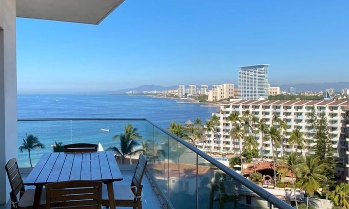 Puerto Vallarta Apartamento | Excepcional boutique con vista a la marina.