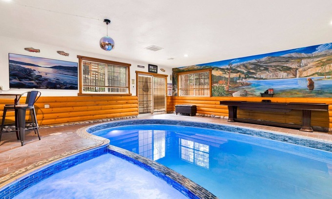 Big Bear Cabina | The Big Bear Fox Lodge - Indoor Pool, Hot Tub, Games & Family Retreat