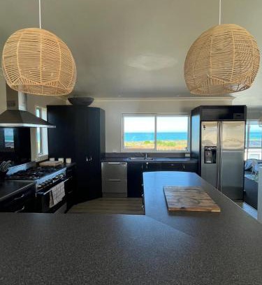 Kaikoura Casa | The big blue house