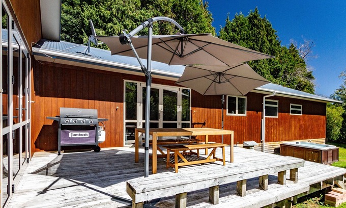 Raetihi Casa | THE BIG CHILL - RAETIHI HOLIDAY HOME, pet friendly in Raetihi