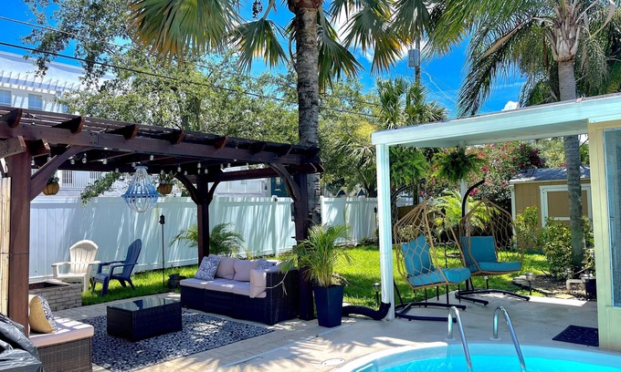 Sun Bay South Casa | The Big Guava Retreat-3b2b/POOL/FIRE PIT/BBQ/ PET FRIENDLY/