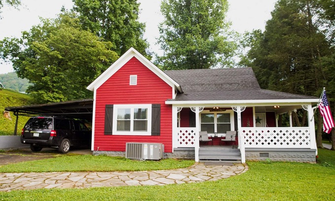 Townsend Casa | The Biketrail Bungalow-easily accessible and convenient to everything
