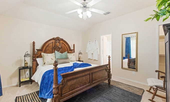 Keller Casa | *The Birdhouse* Walk Trail* POND *LongStays!