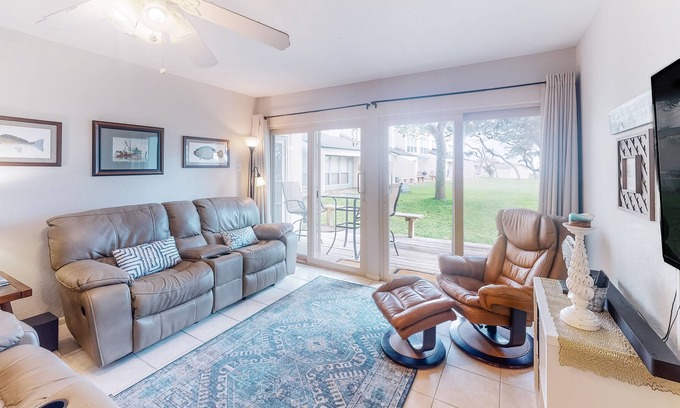 Sailhouse Condominio | The Birds and the Beach w/ Pool, Tennis, Pier & Boat Launch
