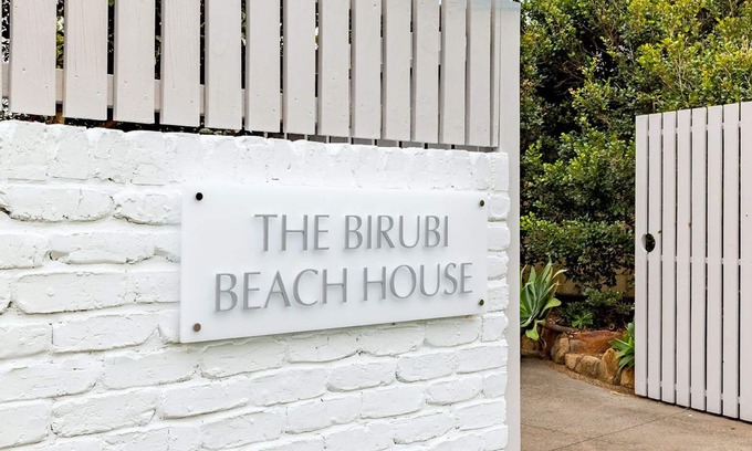 Anna Bay Casa | The Birubi Beach House 11 Campbell Ave Close to the beach pet friendly holiday home