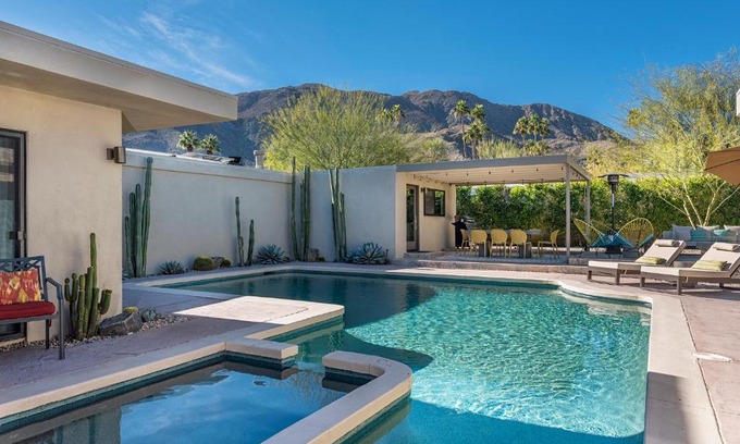 Magnesia Falls Cove Casa | The Biskra House