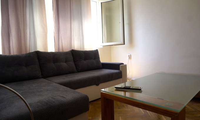 Sofia Apartamento | The Black and White Apartment