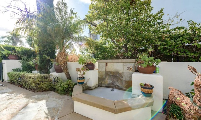 Torrey Highlands Apartamento | The Black and White Suite at Torrey Highlands