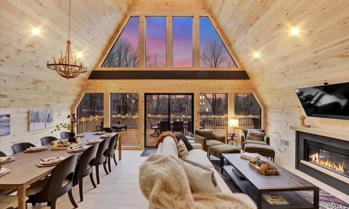 Blakeslee Cabina | The Black Lotus A-Frame | HotTub | Sauna | Firepit